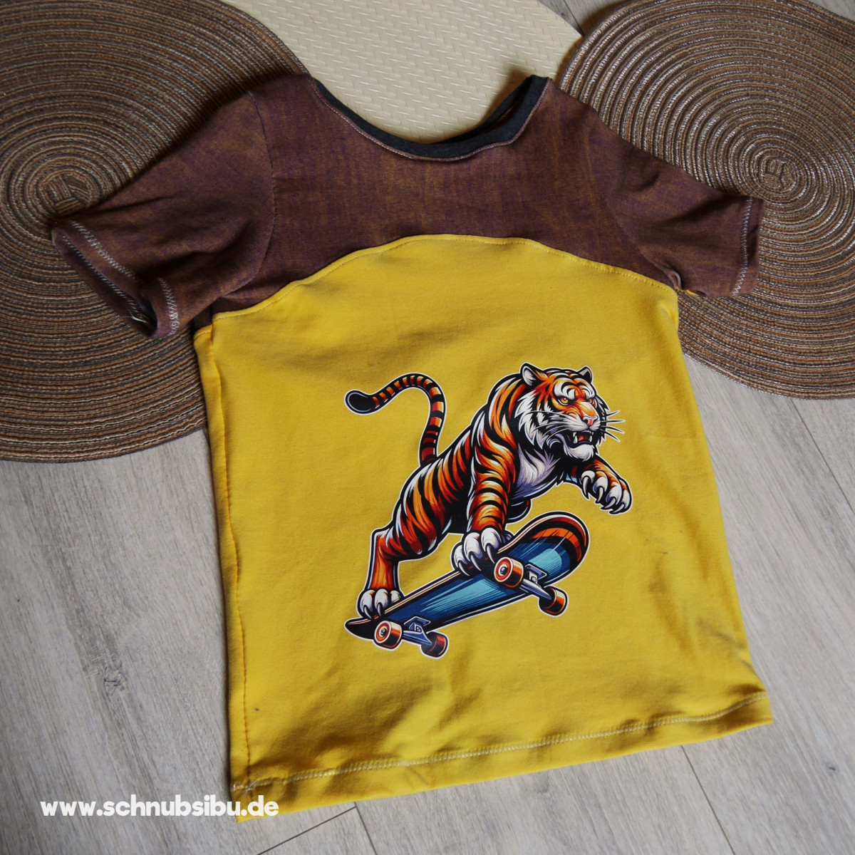 Bügelbild Tiger auf Skateboard